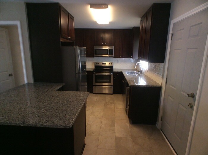 Building Photo - 2892 Horse Shoe Dr