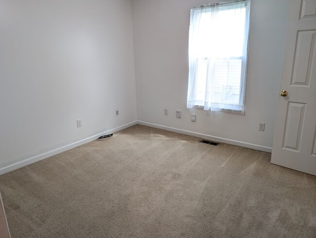 Building Photo - AVAILABLE NOW! 3 Bedroom Ranch with 2 Full...