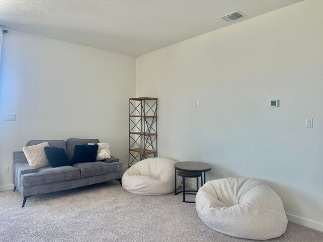 Building Photo - 137 Alfalfa Dr