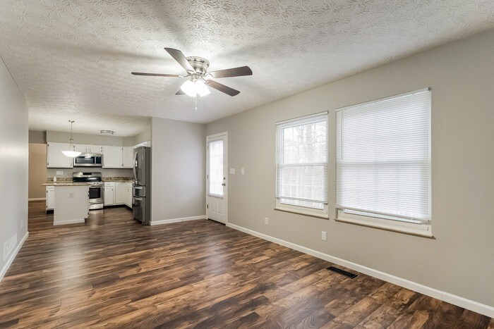 Building Photo - 3316 Timber Oak Dr