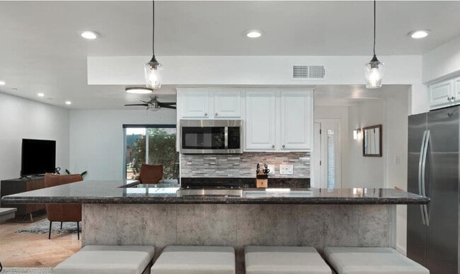 Building Photo - 8620 E San Miguel Ave