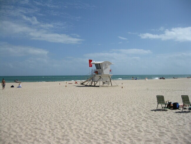 Building Photo - 800 Coquina Ln