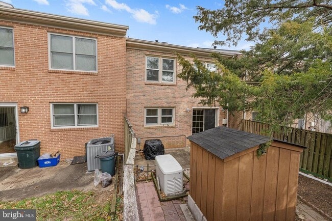 Building Photo - 5052 Cliffhaven Dr