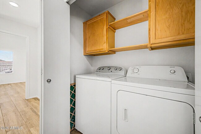 Building Photo - 414 N Hudson Pl