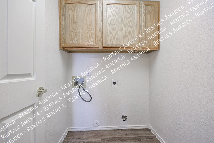 Building Photo - 5351 W Saragosa St