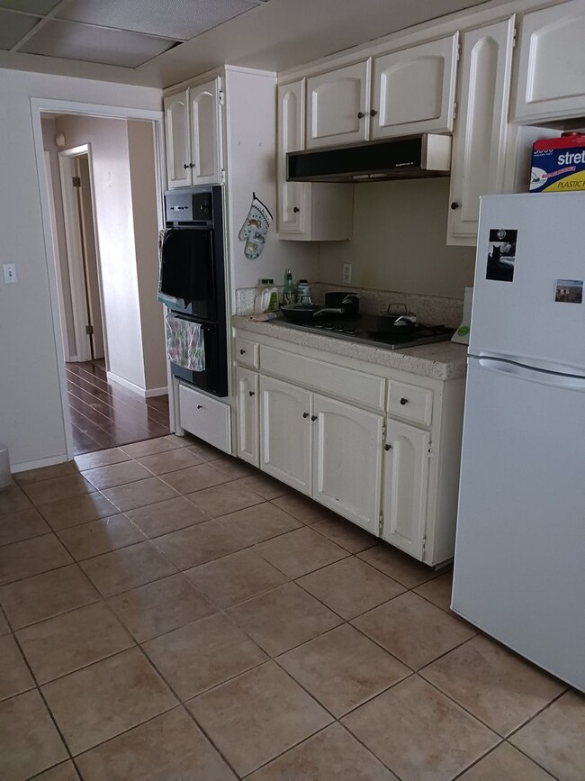Building Photo - One Bedroom Condo
