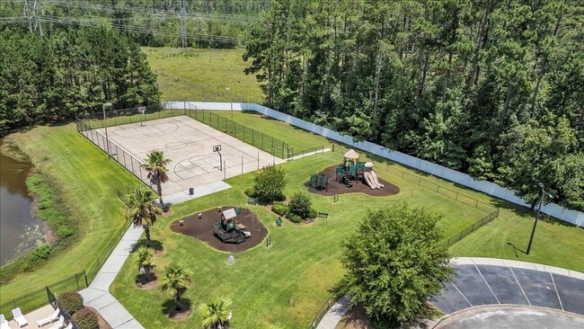 Building Photo - Perfectly Located 3 Bed, 2 Bath Home in Li...