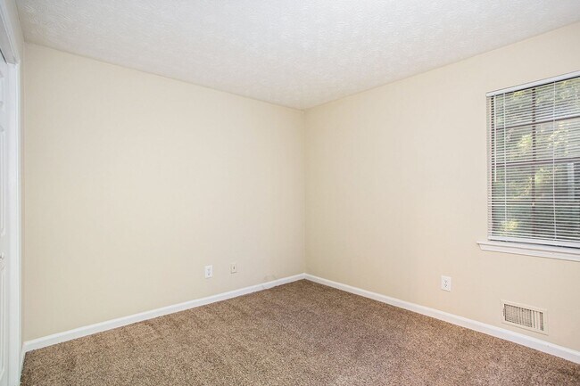 Building Photo - 4 bdrm, 2.5 bath in Stonecrest