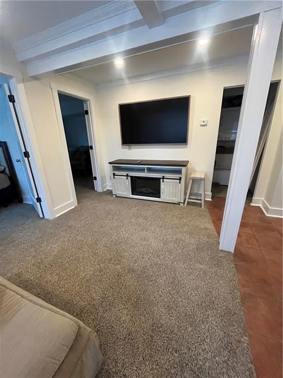 Building Photo - 554 E Main Rd