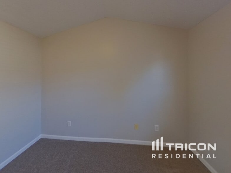 Building Photo - 420 Kara Ln