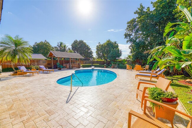 Building Photo - 5826 SW 17th St