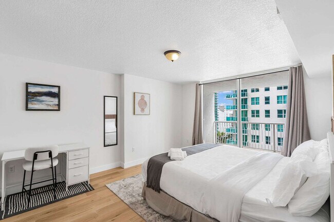 Building Photo - 1 SE 12th St