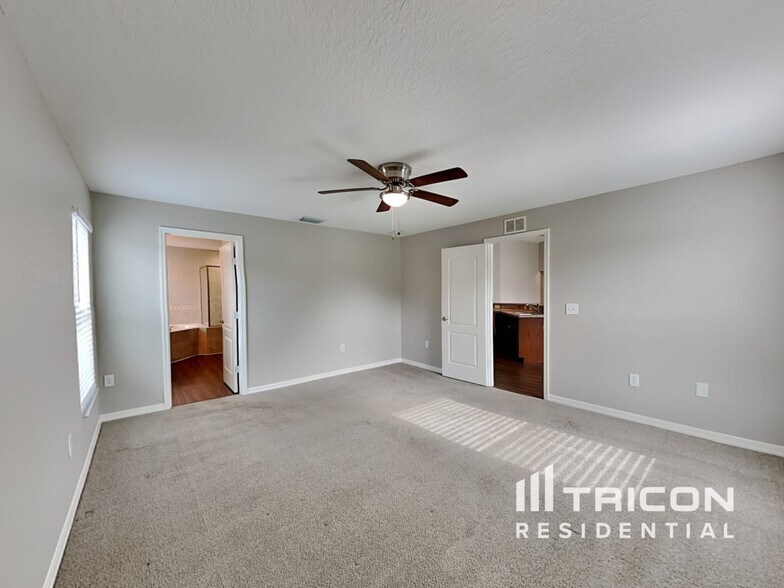 Building Photo - 113 Solis Dr