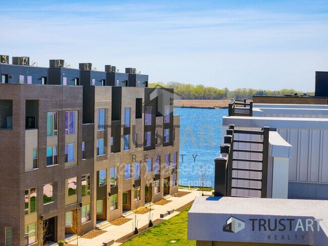 Building Photo - 3150 Parkview Walk