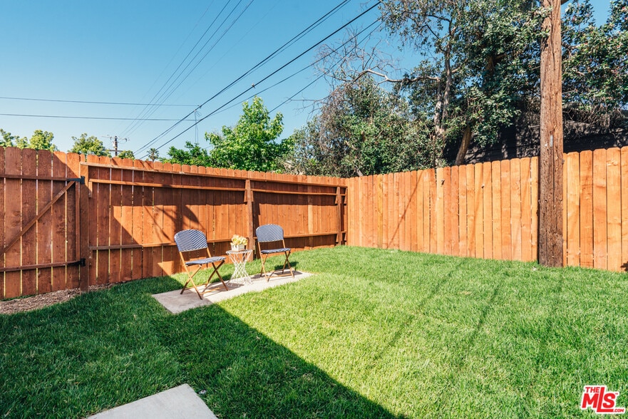 Building Photo - 1428 Armadale Ave