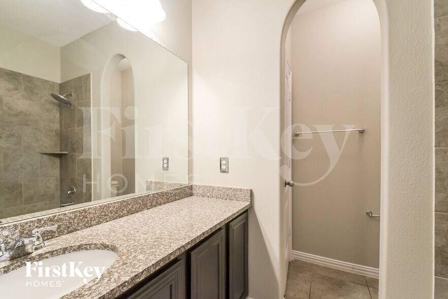 Building Photo - 1413 Heather Ln