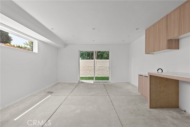 Building Photo - 13944 Vanowen St