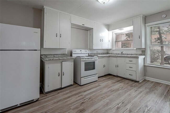 Building Photo - 1312 16th St