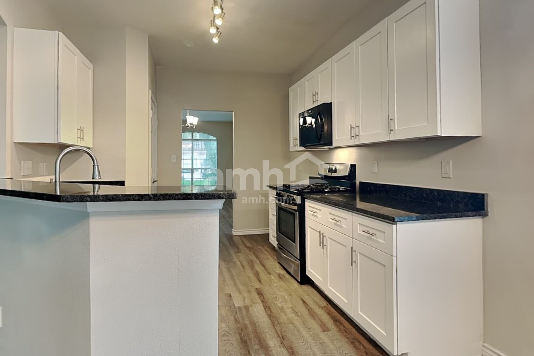 Building Photo - 10931 S Falls Terrace