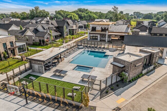 Building Photo - 98 S Carbon Rivet Ave