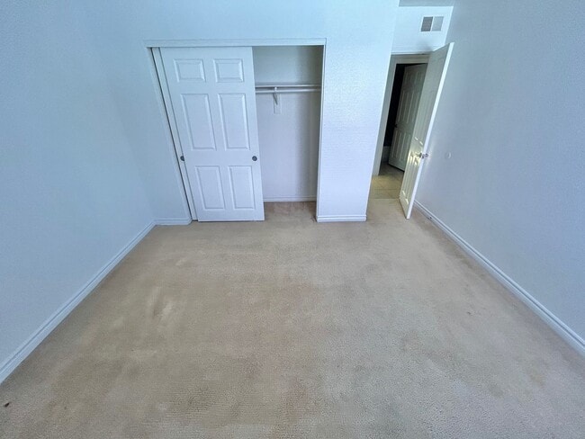 Building Photo - ADORABLE 2 BEDROOM 2 BATHROOM 1ST FLOOR CONDO