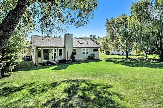 Building Photo - 4267 Knollcrest Dr