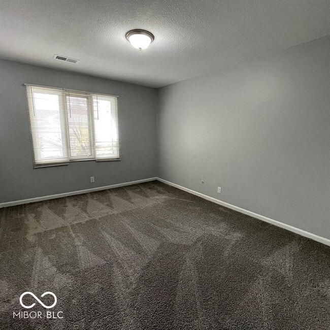 Building Photo - 1155 Canterbury Square S