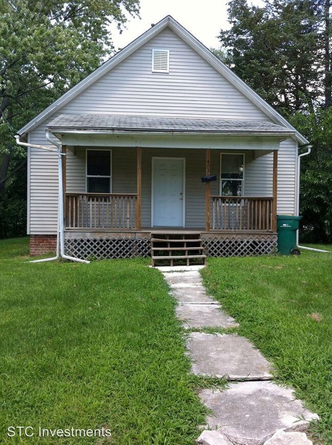 Primary Photo - 2 br, 1 bath House - 402 W. McDonough