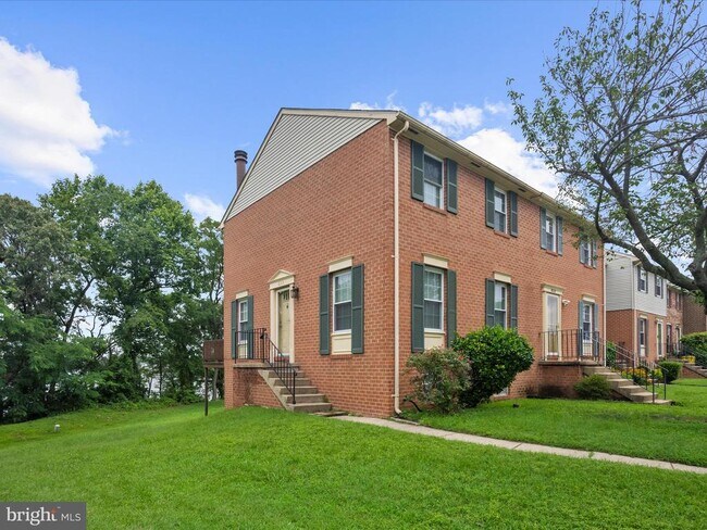 Building Photo - 855 De Franceaux Harbour