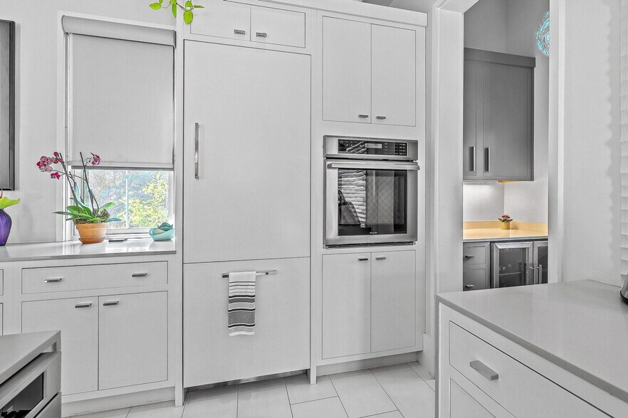 Building Photo - 310 Rivers St