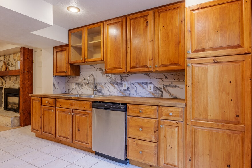 Kitchen - 4502 S 1720 W
