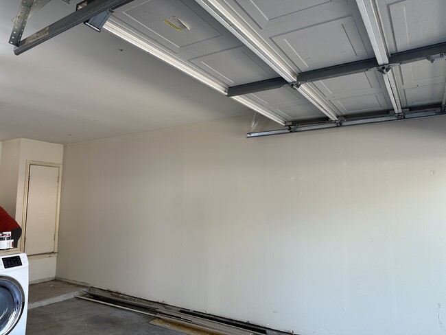 Building Photo - 6409 Shady Green