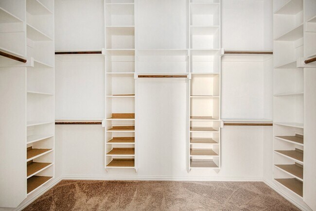 Building Photo - 136 Flying Diamond Dr