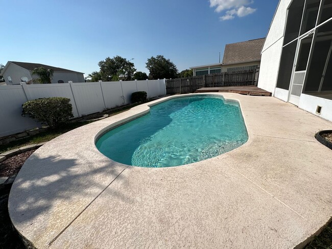 Building Photo - Pool Home