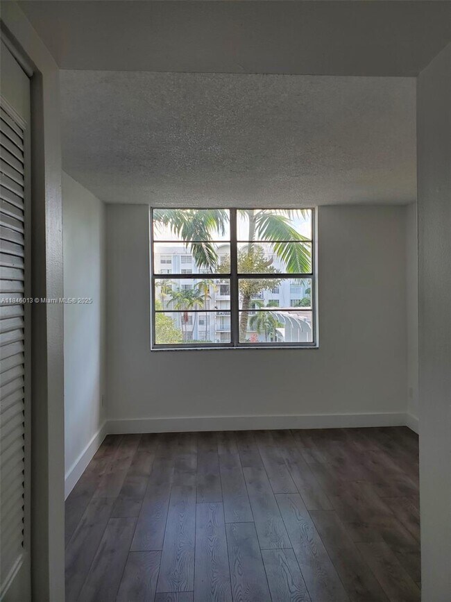 Building Photo - 496 NW 165th St