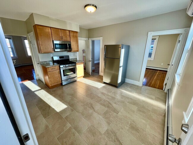 Building Photo - 18 Messenger St