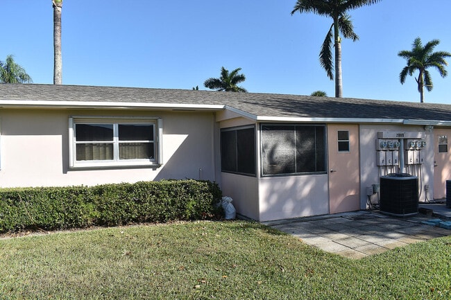 Building Photo - 2689 Dudley Dr W