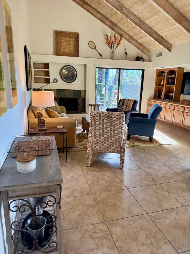 Building Photo - 310 Forest Hills Dr