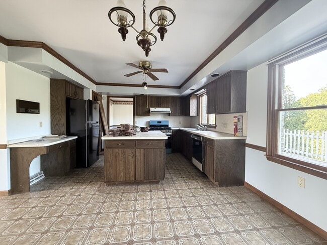 Building Photo - 157 Shade Rd