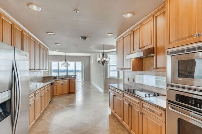 Building Photo - Vizcaya Heights Condos