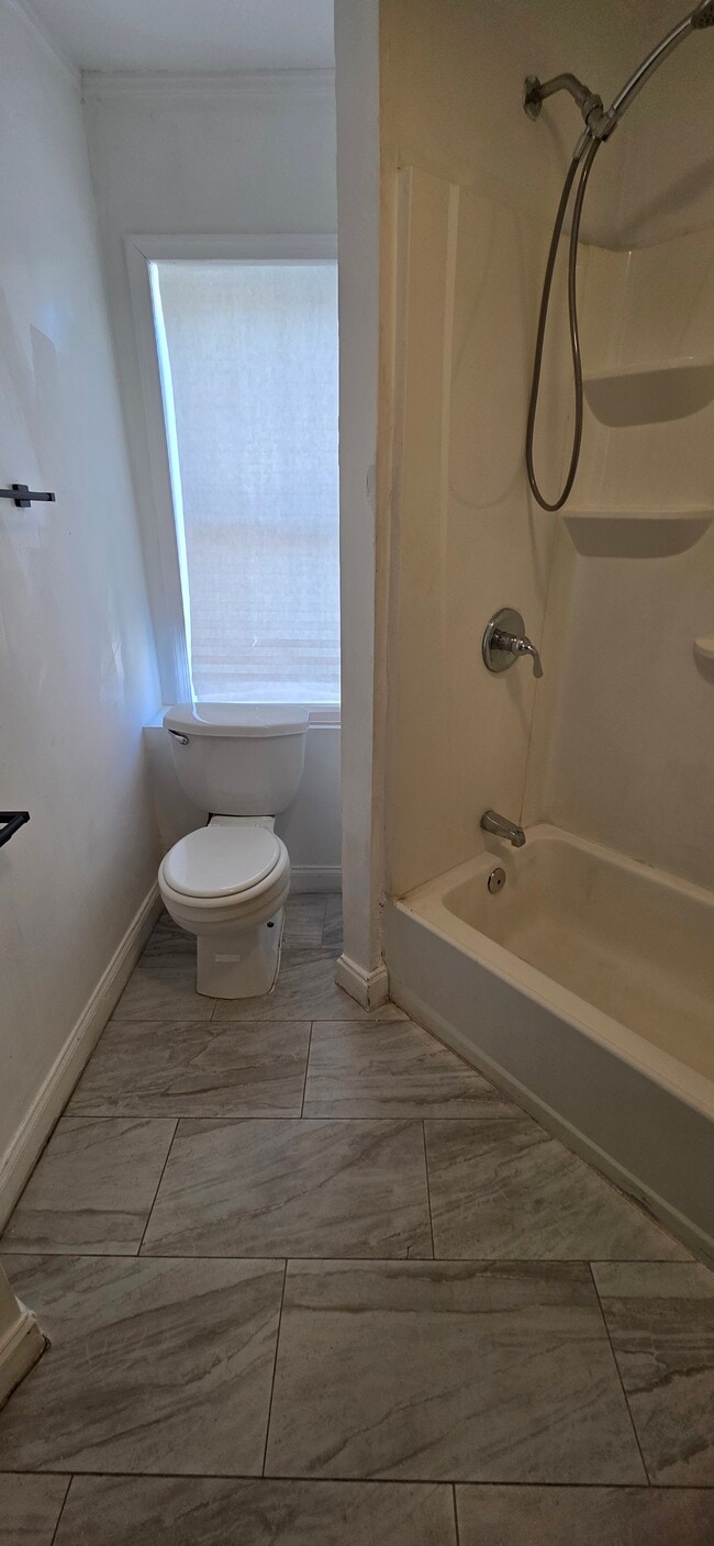 Building Photo - 2136 N Fulton Ave