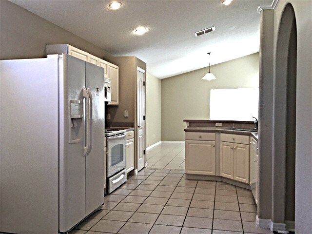 Building Photo - 1591 Crawford Dr