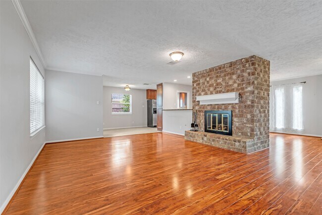 Building Photo - 3250 Three Pines Dr