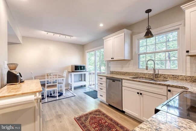 Building Photo - 7904 Severn Hills Way