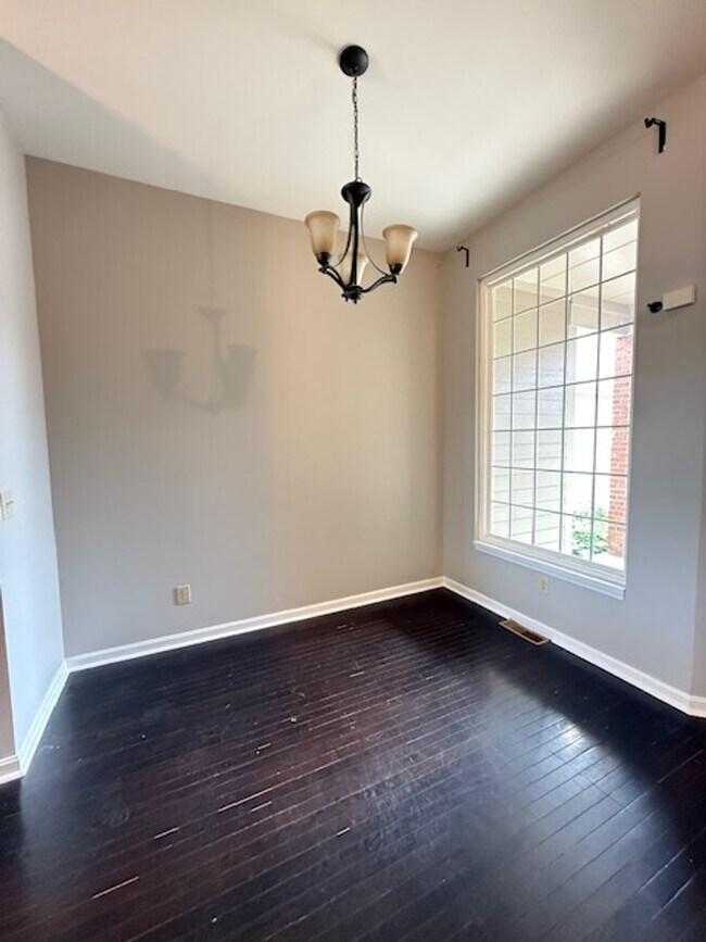 Building Photo - Triple Crown 2 bed 2 1/2 bath