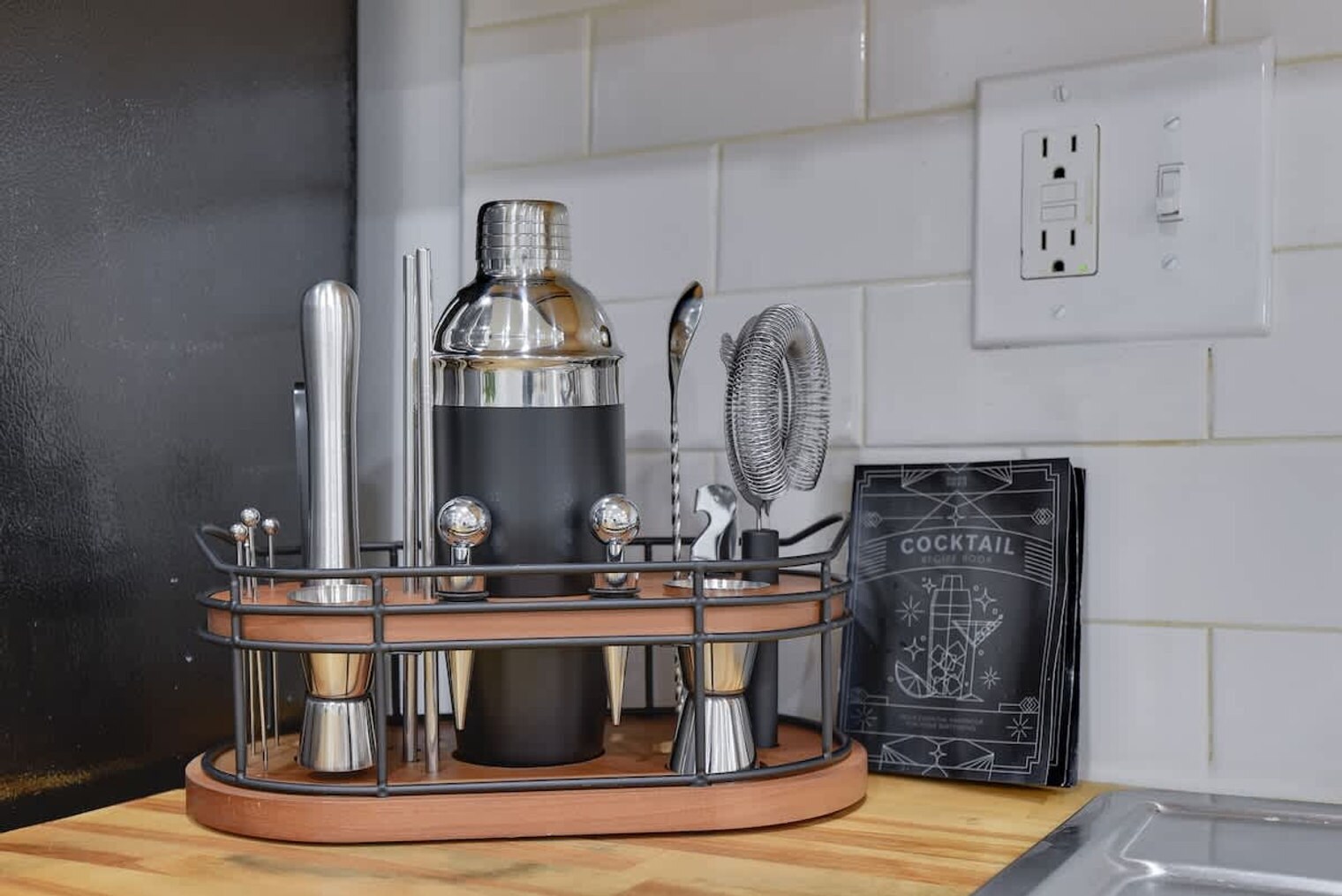 Building Photo - 1255 Raum St NE