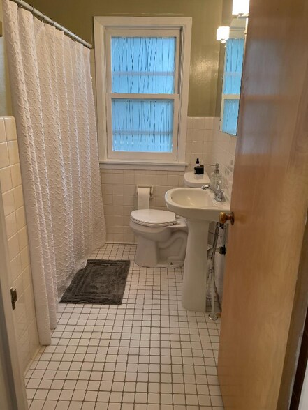 Building Photo - 6444 16th Ave S