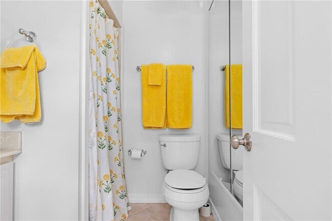 Building Photo - 331 Third Beach Rd