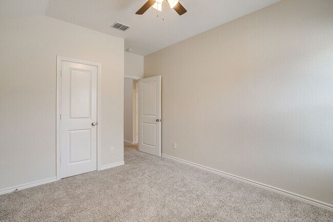 Building Photo - 3801 Weatherstone Dr
