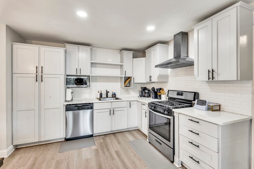 Building Photo - 4603 Lennox Dr